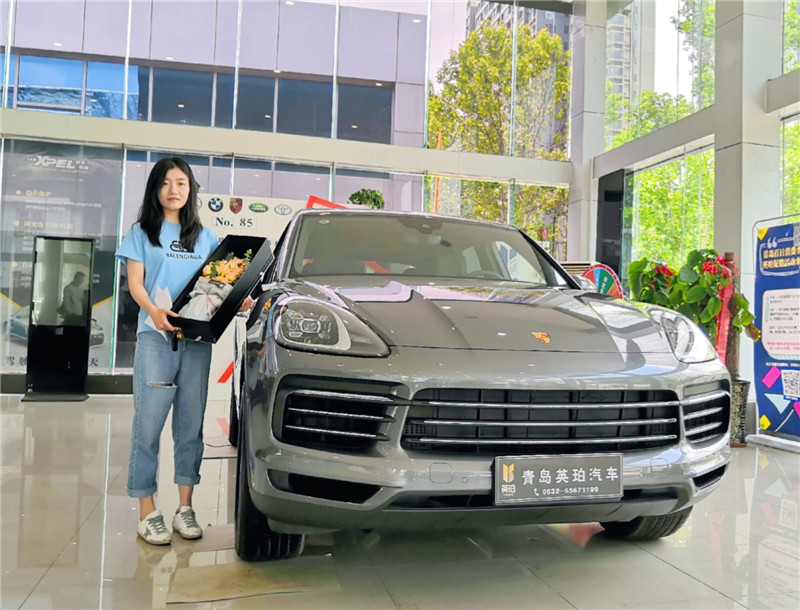 恭喜 方小姐喜提保時(shí)捷卡宴Cayenne